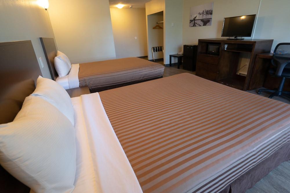 בורנבי Coast Metro Vancouver Hotel מראה חיצוני תמונה