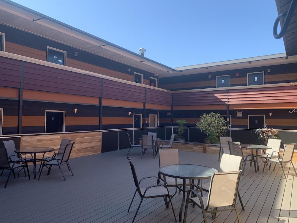 בורנבי Coast Metro Vancouver Hotel מראה חיצוני תמונה