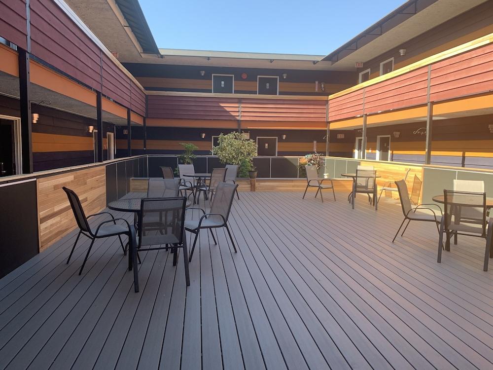 בורנבי Coast Metro Vancouver Hotel מראה חיצוני תמונה