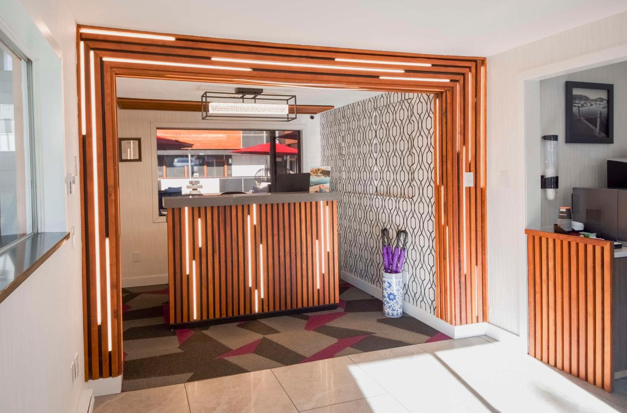 בורנבי Coast Metro Vancouver Hotel מראה חיצוני תמונה