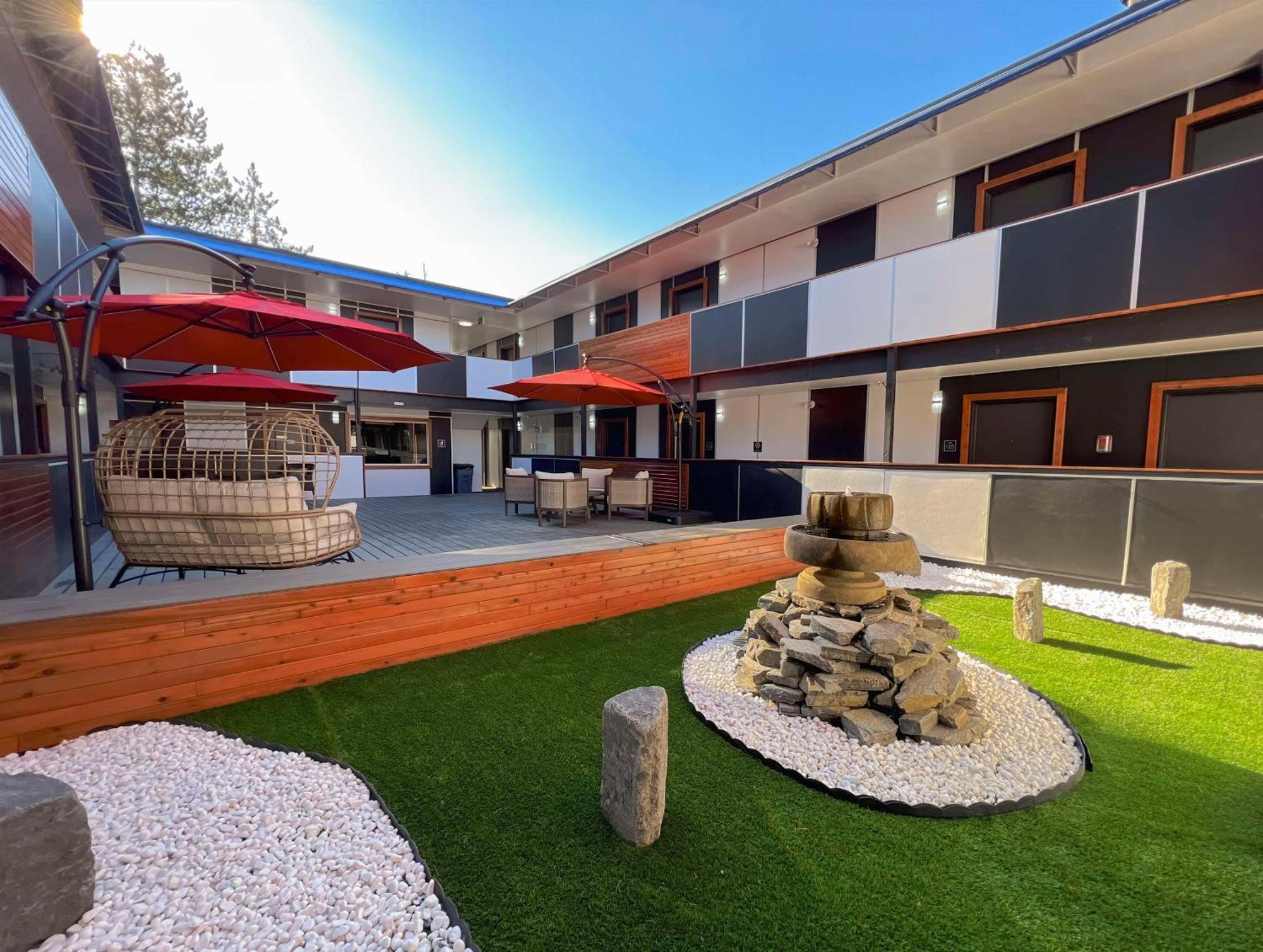 בורנבי Coast Metro Vancouver Hotel מראה חיצוני תמונה