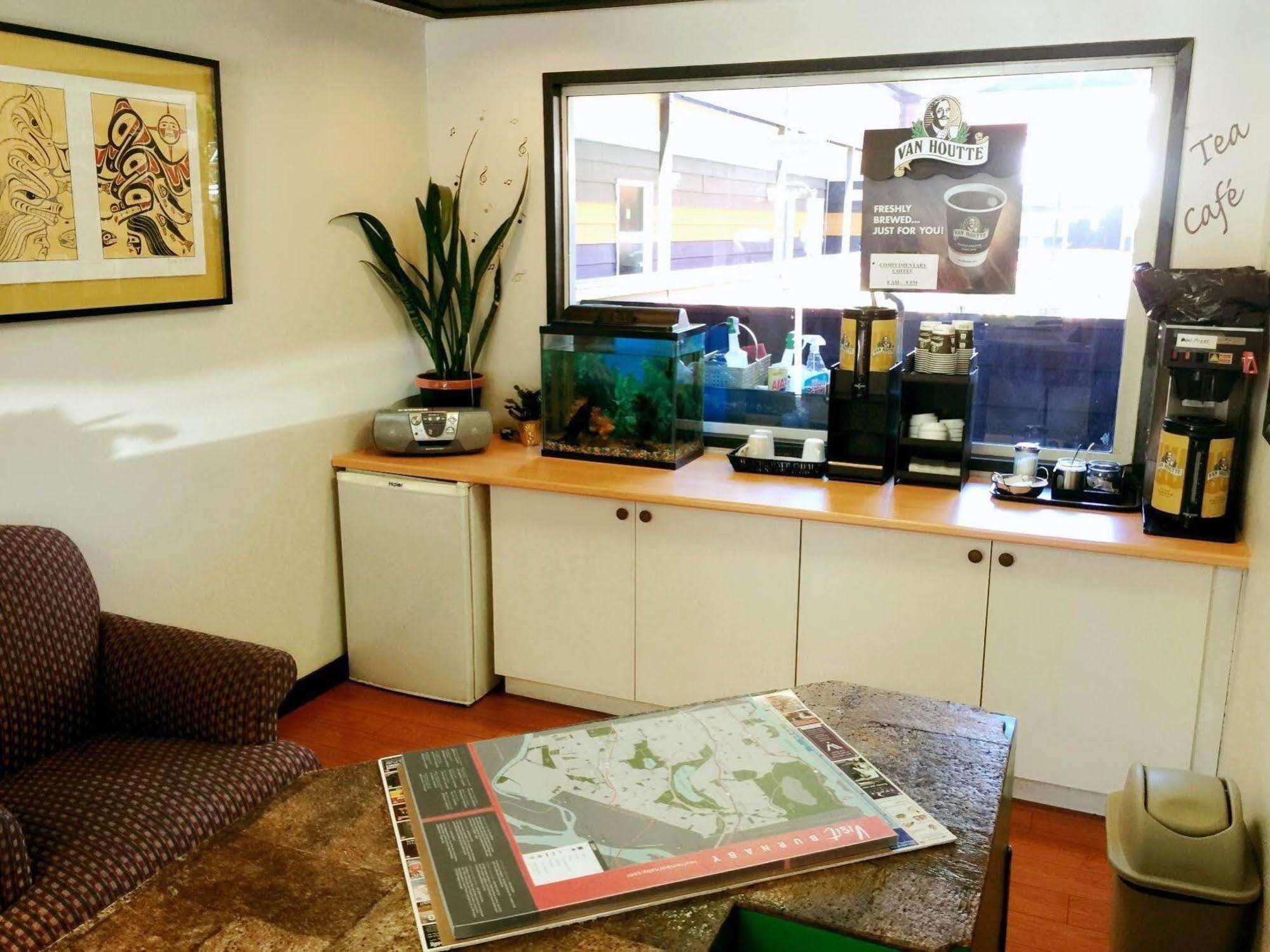 בורנבי Coast Metro Vancouver Hotel מראה חיצוני תמונה